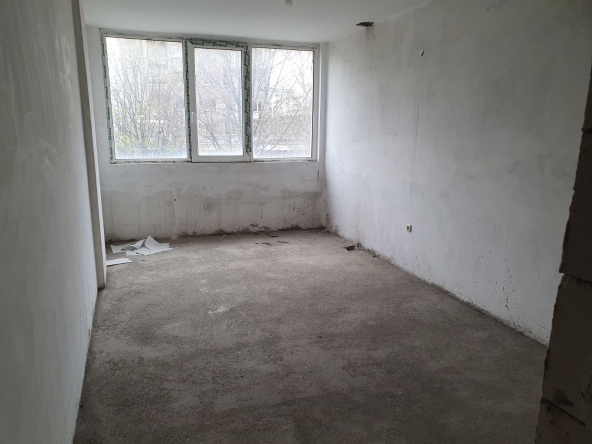 Тристаен апартамент в Казанлък - 81 кв.м за 882 €/кв.м - Снимка #1