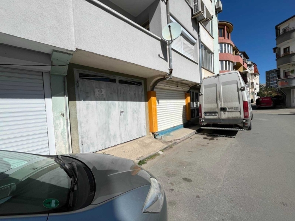 Гараж / Паркомясто в Казанлък - 20 кв.м за 893 €/кв.м - Снимка #1
