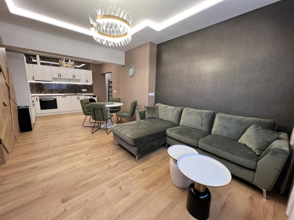 Дава се под наем Тристаен апартамент в София, Център - 80 кв.м за 1345.38 € - Снимка #1