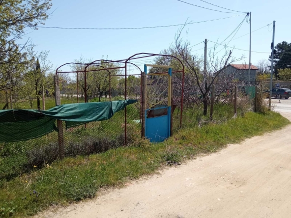 Дава се под наем Парцел в Варна, Трошево - 640 кв.м за 408 € - Снимка #1