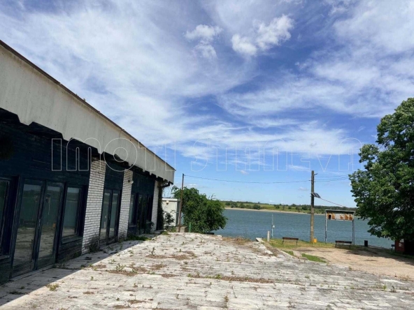 Заведение в с. Ново село, Област Видин - 301 кв.м за 1102 €/кв.м - Снимка #1