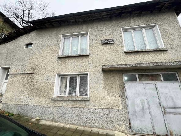 Къща в Омуртаг - 152 кв.м за 336 €/кв.м - Снимка #1