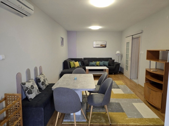 Дава се под наем Четиристаен апартамент в Пловдив, Христо Смирненски - 100 кв.м за 510 € - Снимка #1