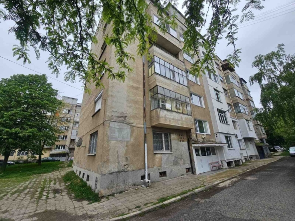 Дава се под наем Двустаен апартамент в Кърджали, Център - 65 кв.м за 188.7 € - Снимка #1