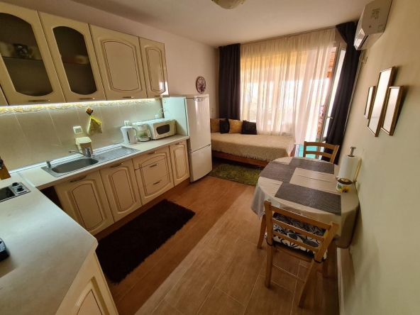 Дава се под наем Двустаен апартамент в Бургас, Център - 70 кв.м за 382.5 € - Снимка #1