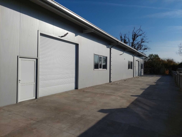 Дава се под наем Промишлена сграда в Казанлък - 430 кв.м за 1020 € - Снимка #1