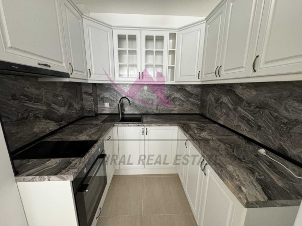 Дава се под наем Двустаен апартамент в Варна, Колхозен пазар - 85 кв.м за 500 € - Снимка #1