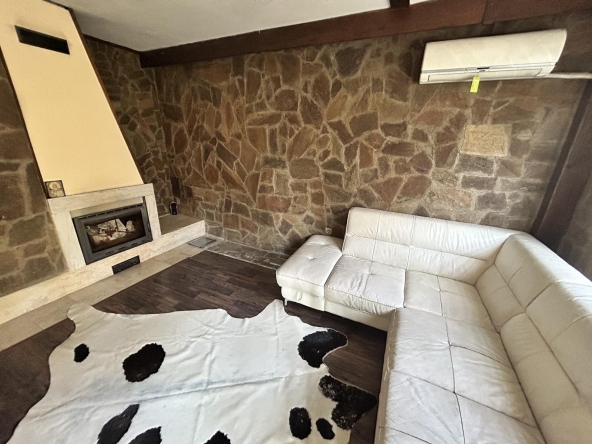 Четиристаен апартамент в Варна, Окръжна болница - 99 кв.м за 2021 €/кв.м - Снимка #1