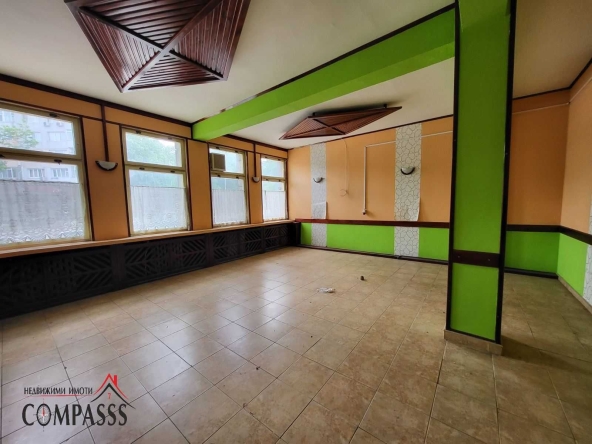 Дава се под наем Заведение в Добрич, Център - 240 кв.м за 1836 € - Снимка #1