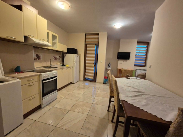 Дава се под наем Четиристаен апартамент в Плевен, Широк център - 74 кв.м за 408 € - Снимка #1