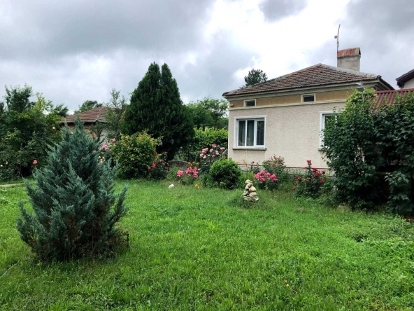 Къща в с. Батово, Област Добрич - 208 кв.м за 448 €/кв.м - Снимка #1