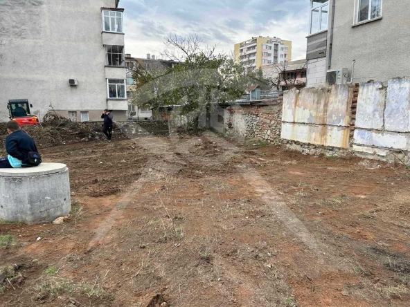 Парцел в Карлово - 552 кв.м за 269 €/кв.м - Снимка #1