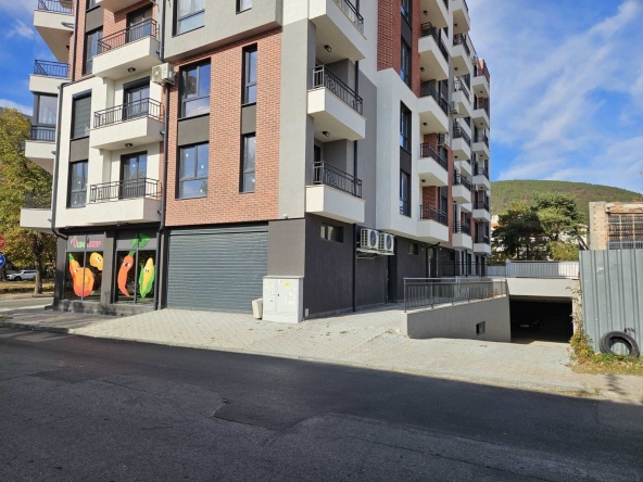 Дава се под наем Гараж / Паркомясто в Сливен, Република - 18 кв.м за 40.8 € - Снимка #1