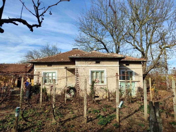 Къща в с. Дъбовик, Област Добрич - 100 кв.м за 164 €/кв.м - Снимка #1