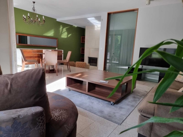 Дава се под наем Къща в Банкя - 319 кв.м за 1750 € - Снимка #1