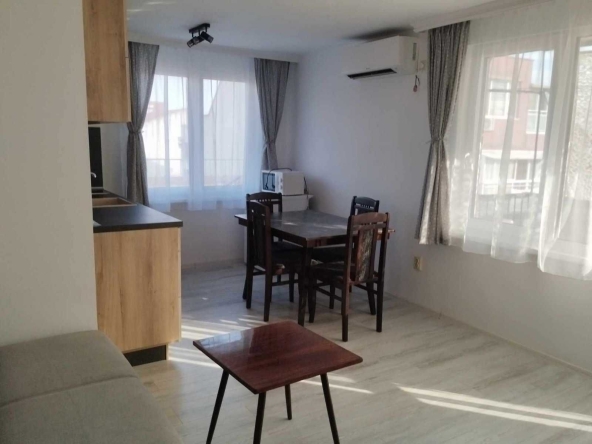 Дава се под наем Двустаен апартамент в Бургас, Център - 50 кв.м за 408 € - Снимка #1