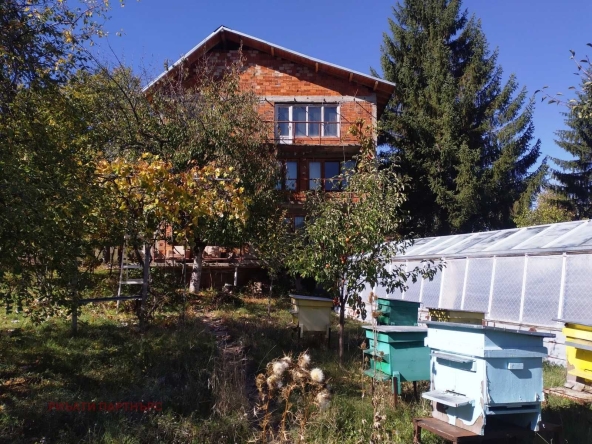 Къща в с. Извор, Област Перник - 200 кв.м за 350 €/кв.м - Снимка #1