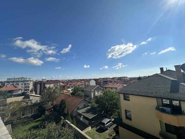 Къща в Бургас, Сарафово - 420 кв.м за 1000 €/кв.м - Снимка #1