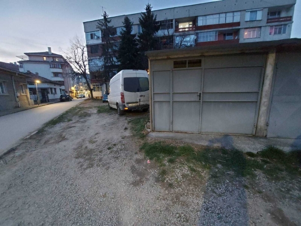 Гараж / Паркомясто в Търговище, Вароша - 18 кв.м за 822 €/кв.м - Снимка #1