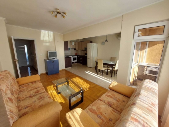 Тристаен апартамент в Варна, Център - 85 кв.м за 2106 €/кв.м - Снимка #1