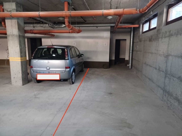 Дава се под наем Гараж / Паркомясто в Бургас, Изгрев - 1 кв.м за 66.3 € - Снимка #1