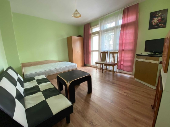 Дава се под наем Едностаен апартамент в Бургас, Център - 31 кв.м за 204 € - Снимка #1