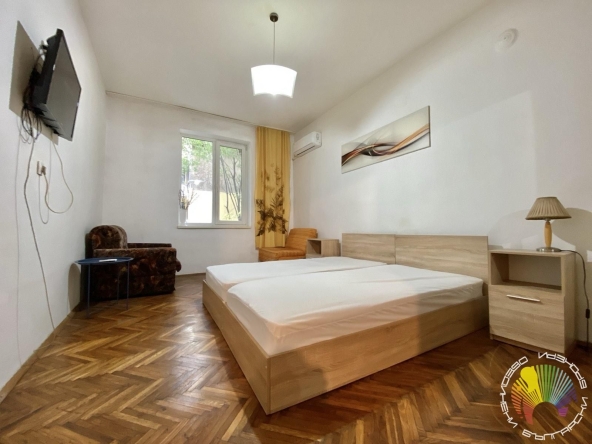 Дава се под наем Тристаен апартамент в Бургас, Център - 65 кв.м за 408 € - Снимка #1