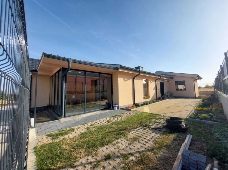 Къща в с. Марково, Област Пловдив - 135 кв.м за 2075 €/кв.м - Снимка #1
