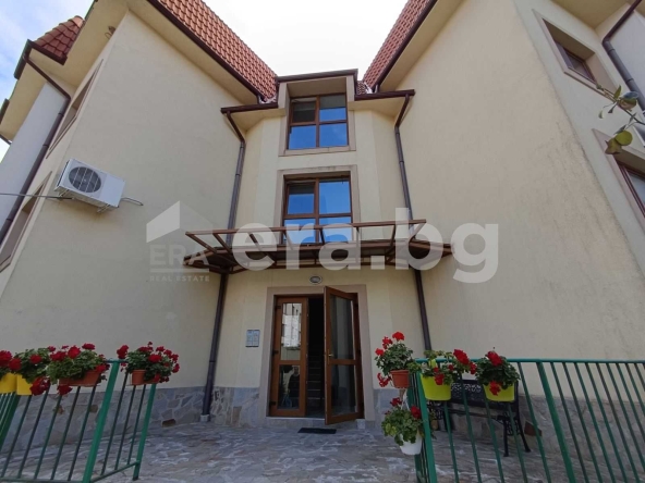 Дава се под наем Тристаен апартамент в Варна, м-т Траката - 100 кв.м за 228000 € - Снимка #1