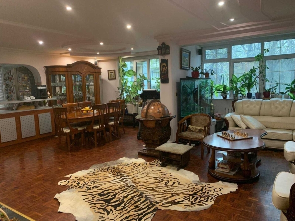 Многостаен апартамент в София, Лозенец - 168 кв.м за 3006 €/кв.м - Снимка #1