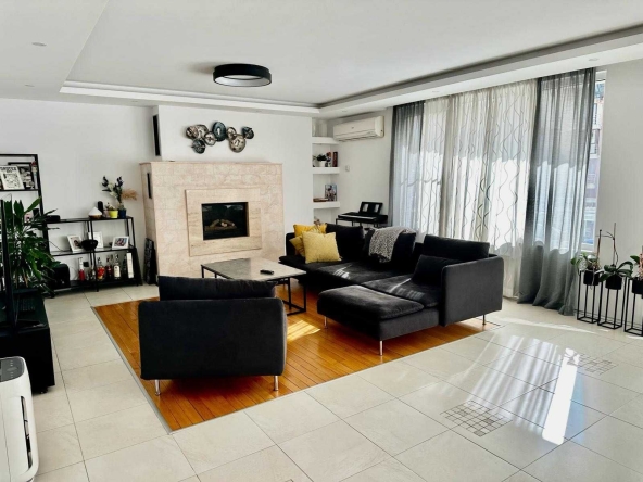 Дава се под наем Четиристаен апартамент в София, Лозенец - 130 кв.м за 2000 € - Снимка #1