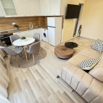 Дава се под наем Двустаен апартамент в к.к. Св.Св. Константин и Елена - 50 кв.м за 561 € - Снимка #1