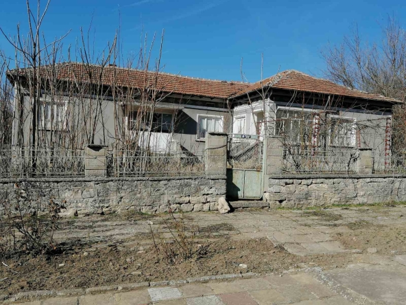 Къща в с. Росен, Област Добрич - 90 кв.м за 142 €/кв.м - Снимка #1