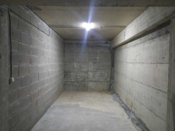 Дава се под наем Гараж / Паркомясто в Варна, Владислав Варненчик - 13 кв.м за 40.8 € - Снимка #1