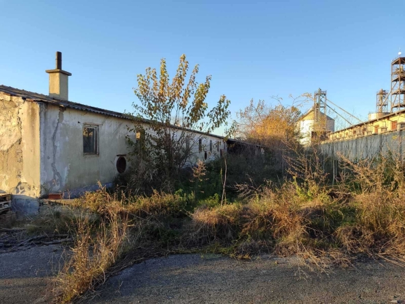 Дава се под наем Промишлена сграда в с. Плачидол, Област Добрич - 1080 кв.м за 230000 € - Снимка #1