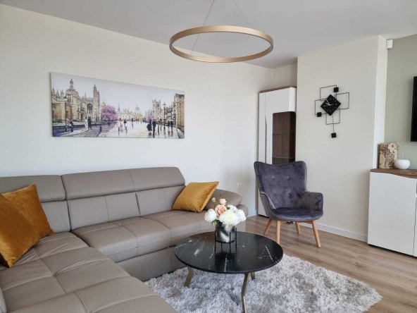 Дава се под наем Тристаен апартамент в София, Зона Б-18 - 100 кв.м за 1400 € - Снимка #1