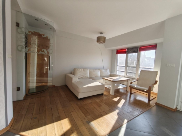 Дава се под наем Тристаен апартамент в Пловдив, Кършияка - 94 кв.м за 600 € - Снимка #1