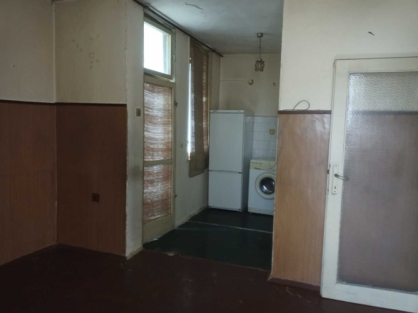 Четиристаен апартамент в Пазарджик, Запад - 87 кв.м за 684 €/кв.м - Снимка #1