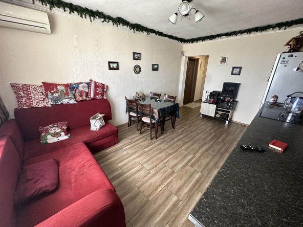 Тристаен апартамент в Бургас, Зорница - 62 кв.м за 2017 €/кв.м - Снимка #1