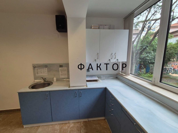 Дава се под наем Офис в Пловдив, Център - 100 кв.м за 600 € - Снимка #1