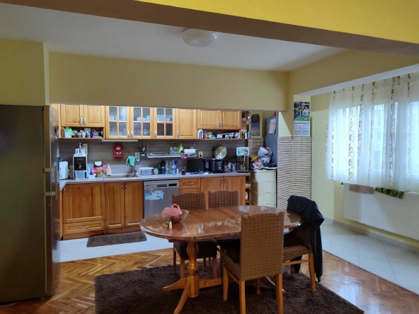 Тристаен апартамент в Добрич, Център - 94 кв.м за 1465 €/кв.м - Снимка #1