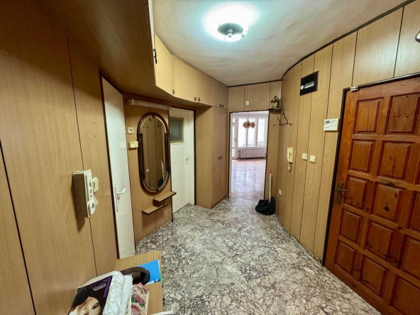 Дава се под наем Офис в Бургас, Център - 94 кв.м за 510 € - Снимка #1