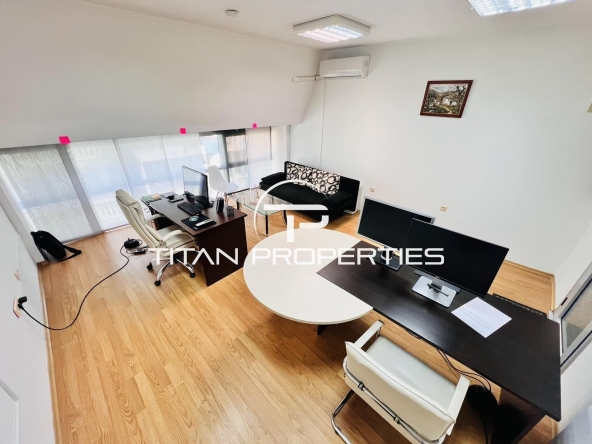 Дава се под наем Офис в Бургас, Център - 32 кв.м за 153 € - Снимка #1