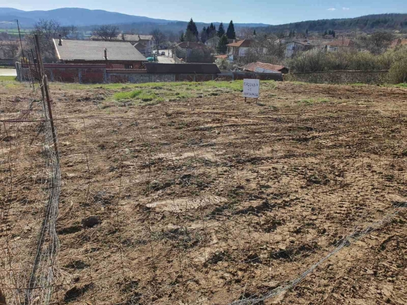 Парцел в с. Веринско, Област София-област - 1500 кв.м за 53 €/кв.м - Снимка #1