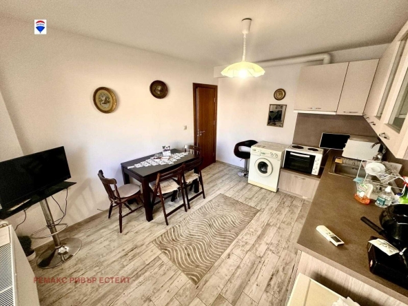 Дава се под наем Двустаен апартамент в Русе, Център - 62 кв.м за 357 € - Снимка #1