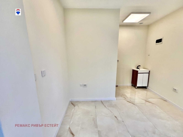 Дава се под наем Офис в Русе, Център - 14 кв.м за 204 € - Снимка #1