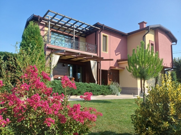 Къща в Благоевград, Идеален център - 190 кв.м за 2369 €/кв.м - Снимка #1