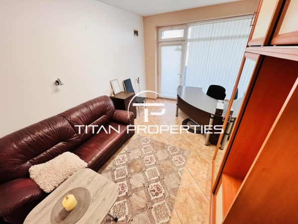 Дава се под наем Едностаен апартамент в Бургас, Лазур - 27 кв.м за 255 € - Снимка #1