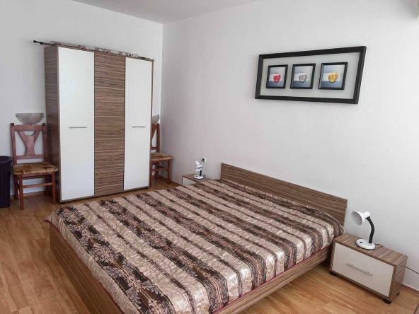 Дава се под наем Тристаен апартамент в Бургас, Център - 110 кв.м за 765 € - Снимка #1