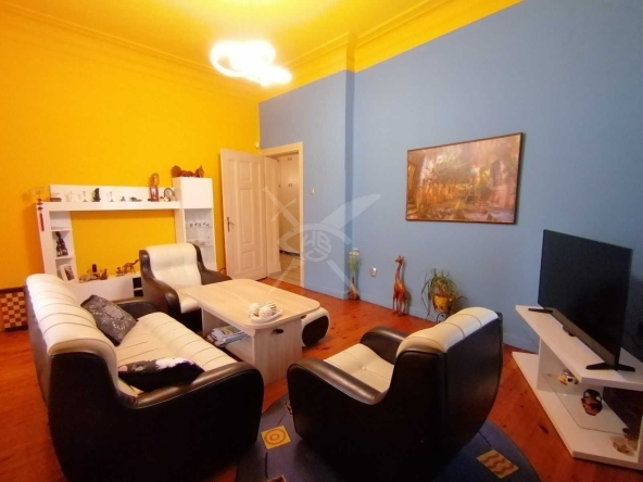 Тристаен апартамент в Бургас, Център - 100 кв.м за 1900 €/кв.м - Снимка #1
